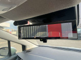 インテリジェントルームミラーで後方の荷物を気にすることなく運転可能です。