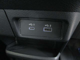 フロントダッシュパネルにUSB1(タイプC)とUSB2(タイプA)の接続端子があります。