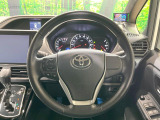 【純正革巻きステアリング】上質な革を使用することで、手にしっかり馴染みとても運転しやすいハンドルです♪