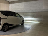 LEDヘッドランプです。十分な明るさを保ちつつも消費電力が少なく、バルブ寿命も長いのが特徴です。瞬時にMAXの光量を発揮するのもLEDならではです。