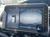 まるでお車を真上から見下ろしたかのような映像をナビに映し出してくれますので狭い駐車場でも周囲を確認する事が出来ますので非常に安心です♪