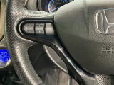 ステアリングにオーディオ操作スイッチが付いています。オーディオ画面に直接タッチしなくても操作が出来ますので、運転に集中できます。