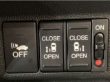 【両側パワースライドドア】両側がパワースライドドアになっており、運転席のスイッチやスマートキーでも開閉が可能です!開口部も広いので乗り降りも楽々♪