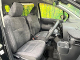 運転席シート廻りは使用感も少なく、良好な状態となっています。前オーナー様が丁寧に使っていたことがよくわかりますね。