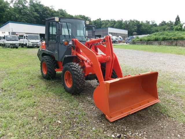 日立  ミニホイールローダ ZW30L