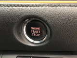 エンジンスタートスイッチです。キーが車内にあれば、エンジンの始動や停止はスイッチを押すだけ!キーを取り出す手間を省き、ワンプッシュで操作できるので簡単でスムーズです。