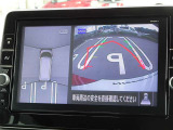 【アラウンドビューモニター&バックモニター】クルマを真上から見下ろしているかのような映像が表示され、周囲の状況がひと目で把握できるので、安心してスマートに駐車できます。駐車が苦手な方にオススメです!