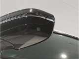 【Mドア・ミラー】エアロダイナミクスを最適化したMモデル専用ミラー。Mモデルのスポーティでダイナミックなパフォーマンスを雄弁に物語る象徴的なパーツです。Mモデルならではの装備のひとつです。