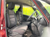 運転席シート廻りは使用感も少なく、良好な状態となっています。前オーナー様が丁寧に使っていたことがよくわかりますね。