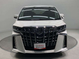 「フロントマスク」です。車の印象を決めるのは【顔】。この車の顔つきは、きっとあなたにピッタリ!?