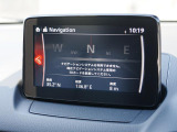 マツダコネクトの7インチWVGAディスプレイです。センターコンソールのコマンダーコントロールでの操作に加えて、タッチパネルにもなっていますので、画面にタッチしての操作も可能です。