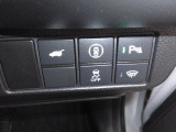 パーキングセンサーや横滑りを防ぐVSA等のスイッチ類は運転席の右側、手の届きやすい位置にあります。