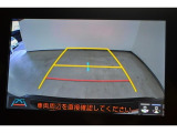 バックモニター付き。車両後方の映像が画面に表示されるので、車庫入れが苦手な人も安心です。ただし、目視確認もお忘れなくお願いいたします。