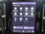 タッチスクリーン式の大型センターディスプレイ。手袋を着けたままでも操作可能です。Googleアシスタント、Googleマップ、Google Playなど、ビルトインされたGoogleのアプリケーションにアクセス可能です。