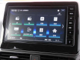 ナビは。地デジTV、FM/AM、ネット動画、レコーダーリンク、Bluetooth Audio、USBメモリー(音楽/動画F再生)、iPod/iPhoneの音楽再生、ハンズフリー、スマホ連携、スマホでの地図更新が可能な高性能大型ナビです。