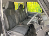 運転席シート廻りは使用感も少なく、良好な状態となっています。前オーナー様が丁寧に使っていたことがよくわかりますね。