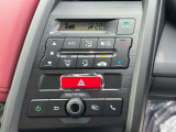 オートエアコン装備で快適な空調を保ちます。