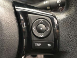 【ステアリングスイッチ】右です。ハンドルから手を離さず、運転に集中したまま手元でマルチインフォメーションディスプレイ内の表示切替などができます。