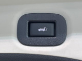 【パワーバックドア】スマートキーや運転席のボタンを押すだけでリアゲートが自動で開閉します!荷物を持っている時や、高い位置にあるバックドアを閉める際に便利な機能です♪