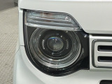 LEDヘッドライトは、点灯の瞬間から最大光量を発揮し、突然暗くなるトンネルなどでの安定感を高めます。