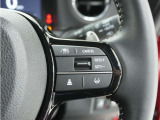 ◆アダプティブクルーズコントロール◆予め設定した車速内でクルマが自動的に加減速。前走車との適切な車間距離を維持しながら追従走行します。【LKAS】車線維持支援システムでステアリング操作を支援。