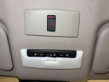 【SOSコール】スイッチを押すだけでオペレーターに接続。警察や消防に連絡し、緊急車両を手配。クルマの位置情報も共有されます☆