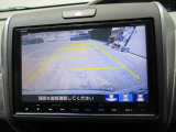 バックカメラの画像です。ガイドラインがスムースな車庫入れをサポートいたします。車庫入れの安心感がアップしますね。