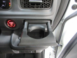 運転席右側のドリンクホルダーです。