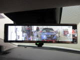 スマートルームミラー付きで後部座席に乗車してても後方がしっかり見れます