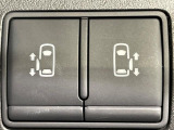 【両側パワースライドドア】スマートキーや運転席のスイッチで後席両側スライドドアの開閉が可能♪電動だから力を入れてドアを開ける必要が無く、小さなお子様でも簡単に開け閉めでき快適です♪