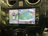 ガイドライン付きバックモニターで車庫入れも安心。知らない道でも安心して楽しくお出かけができます