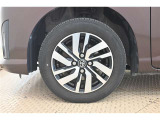 純正なので車に似合うデザインになっていますね。スタッドレスタイヤもご相談下さい。