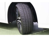 タイヤサイズ 235/50R18。