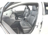 運転席シート廻りは使用感も少なく、良好な状態となっています。前オーナー様が丁寧に使っていたことがよくわかりますね。