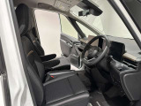 ゆったりとくつろげて、使いやすい運転席