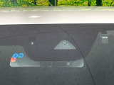 【i-ACTIVESENSE】走行中に前方の車両等を認識し、衝突しそうな時は警報とブレーキで衝突回避と被害軽減をアシスト。より安全にドライブをお楽しみいただけます。