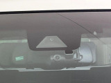 【トヨタセーフティセンス】走行中に前方の車両等を認識し、衝突しそうな時は警報とブレーキで衝突回避と被害軽減をアシスト。より安全にドライブをお楽しみいただけます。