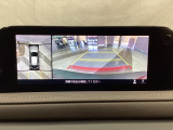 狭い場所での駐車やすれ違いなどでより的確な運転操作に役立つ360&deg;ビューモニターが装備されています。