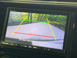 【バックカメラ】駐車時に後方がリアルタイム映像で確認できます。大型商業施設や立体駐車場での駐車時や、夜間のバック時に大活躍!運転スキルに関わらず、今や必須となった装備のひとつです!