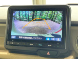 【バックカメラ】駐車時に後方がリアルタイム映像で確認できます。大型商業施設や立体駐車場での駐車時や、夜間のバック時に大活躍!運転スキルに関わらず、今や必須となった装備のひとつです!