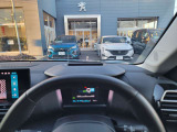ヘッドアップディスプレイで少ない視線移動で車速をご確認いただけます。不要な場合はオフにもできますのでご安心ください。