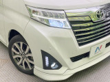 【LEDヘッドライト】悪天候や夜間走行時も良好な視界を確保し安心して運転できる高輝度LEDヘッドライトを装備!点灯速度が早く、消費電力も抑えられています。
