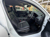 運転席の高さを調節できるため、体格や好みに合わせた快適なドライビングポジションで、快適に運転できます。