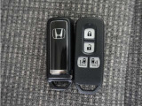 ◆スマートキー◆カギをバッグやポケットに入れたままでもドアロックの開閉ができる『スマートキー』付き!雨天や暗くなってもカギを取り出す必要がなくドアの開錠&エンジンも始動できます
