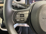 ステアリングにオーディオ操作スイッチが付いています。オーディオ画面に直接タッチしなくても操作が出来ますので、運転に集中できます。
