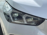 ●LEDヘッドライト:夜間走行時も良好な視界を確保し安心して運転できる高輝度LEDヘッドライトを装備!点灯速度が早く、消費電力も抑えられています。