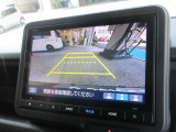 安心して車庫入れができる、リバース連動リアカメラが装着されております。狭い駐車場はもちろん、雨の日や夜間でもストレスなく運転して頂けます。