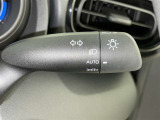 【オートライト】車外の明るさに応じて自動的にライトの点灯・消灯をしてくれます