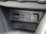 CD/DVD再生プレーヤーとフルセグTVチューナーは装備されておりませんが、ご安心ください!USB端子やブルートゥースオーディオは備えています。