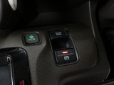 【電子パーキングブレーキ】電子制御のパーキングブレーキと、信号待ちや渋滞に便利なオートブレーキホールドを装備しております。ブレーキペダルから足を離しても自動的に停車状態を保持してくれる便利な機能です